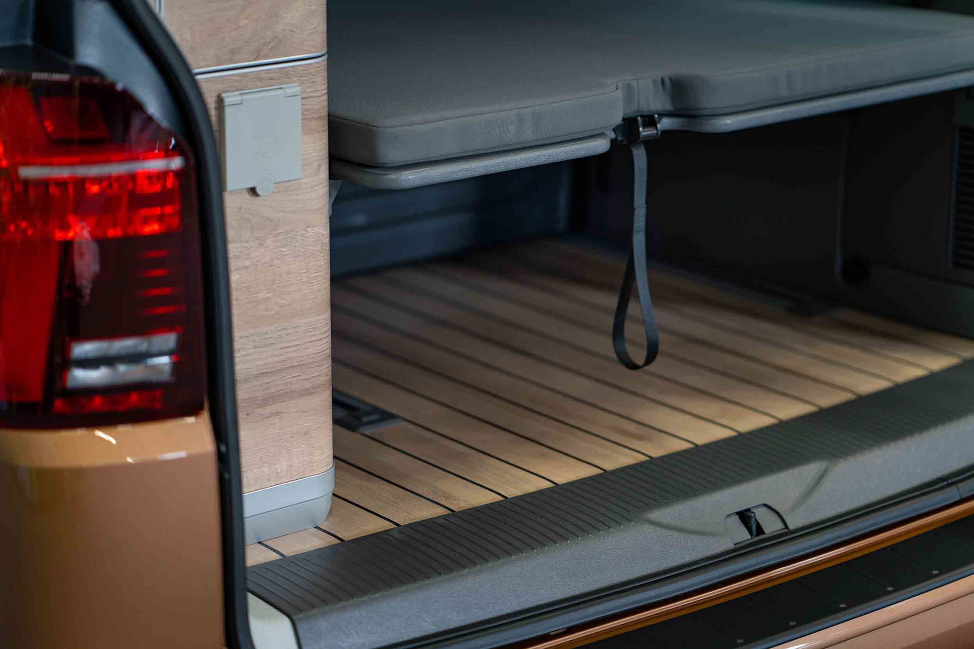 VW-Bus Boden Holzoptik