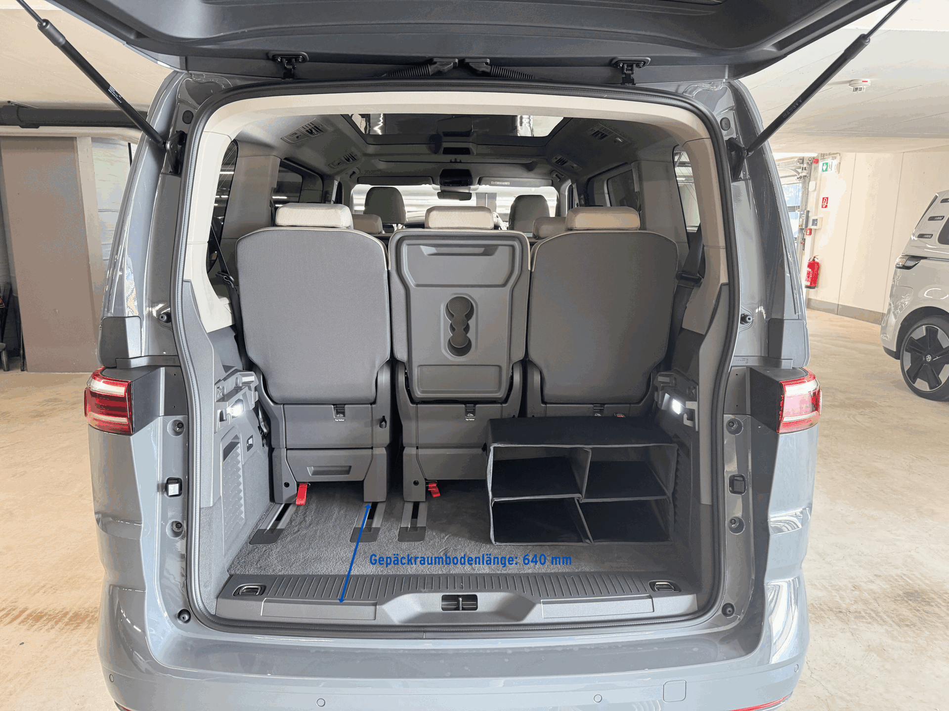 multivan-kurzer-ueberhang-maße Gepäckraumbodenlänge Multivan kurzer Überhang - Dritte Sitzreihe nach vorne geschoben