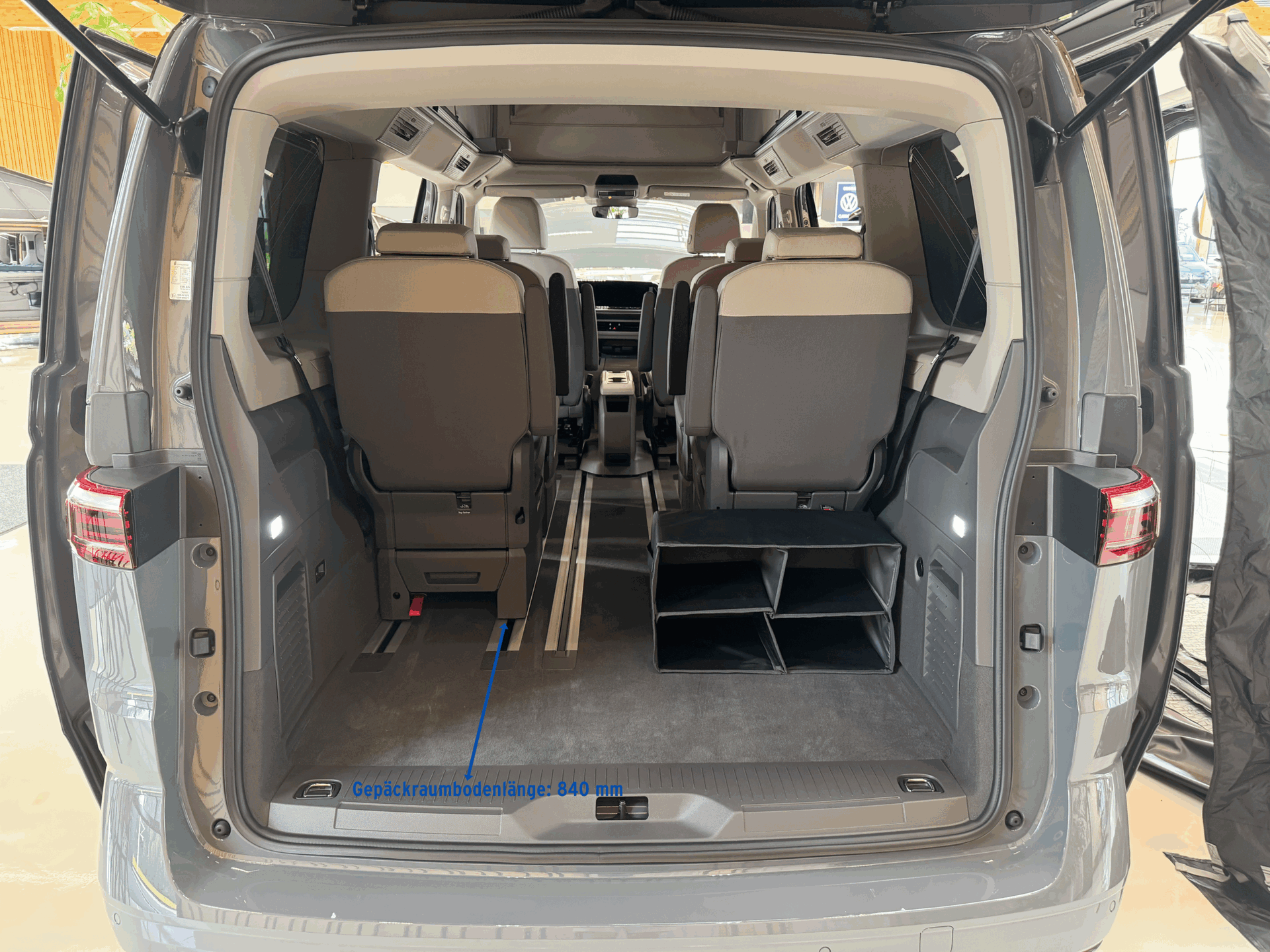 multivan-langer-ueberhang-maße Gepäckraumbodenlänge Multivan langer Überhang - Dritte Sitzreihe nach vorne geschoben