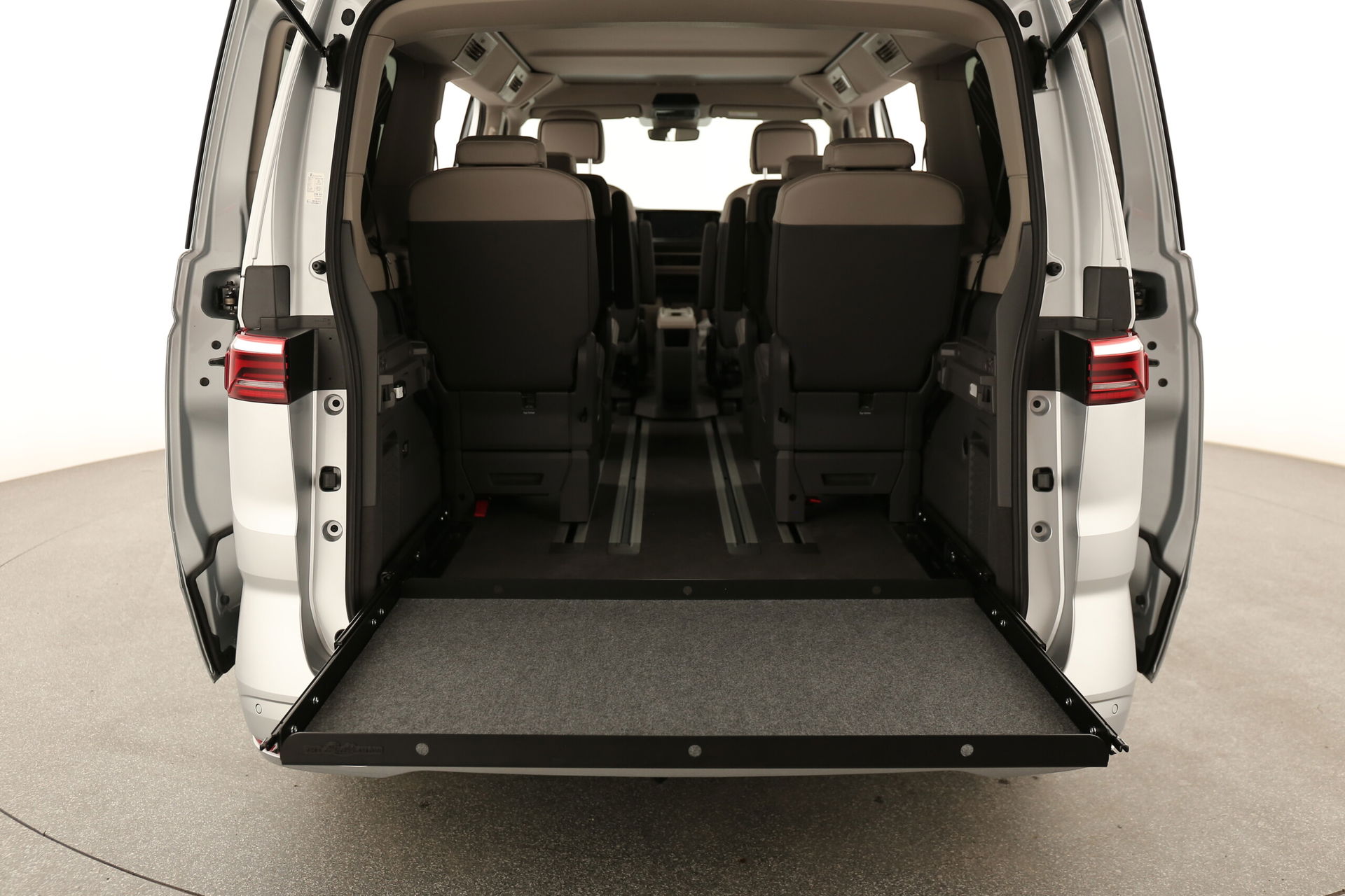 Heckauszug für den VW T7 – Mehr Ordnung, Komfort und Funktionalität im T7 Multivan und California