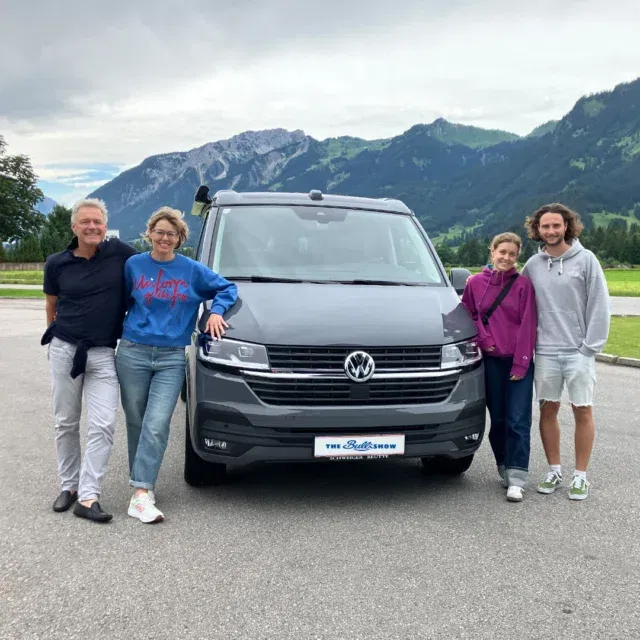 🚐✨ Ein großer Moment! Wir haben die Schlüssel für ihre neuen Camper an Michael, Alexander und Monika & Thomas übergeben. 🎉 ⁠
⁠
Wir wünschen euch fantastische Reisen, viele spannende Abenteuer und unvergessliche Erlebnisse unterwegs! 🌟⁠
⁠
#thebullishow #auslieferung #reutte #vwcamper #vwbus⁠
⁠